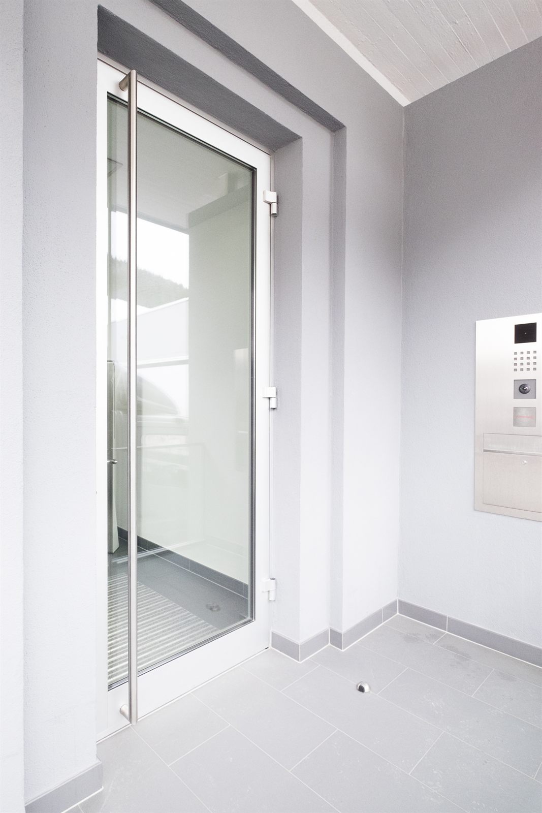 Aluminium-Haustür weiß