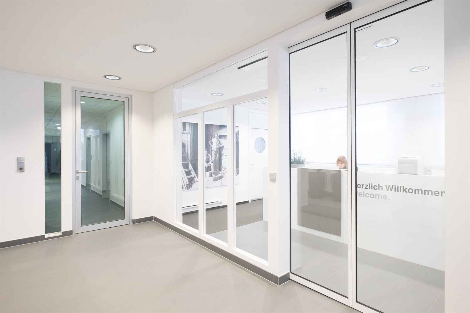 Foyer mit automatischer Schiebetür