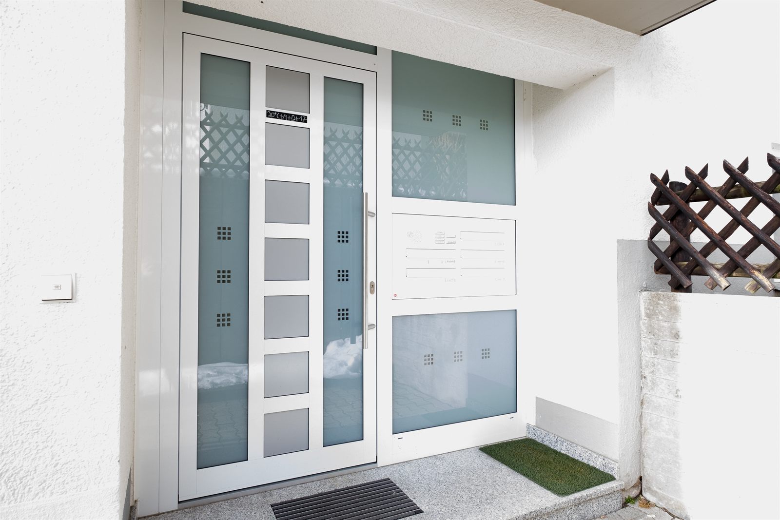 Aluminium-Haustür weiß