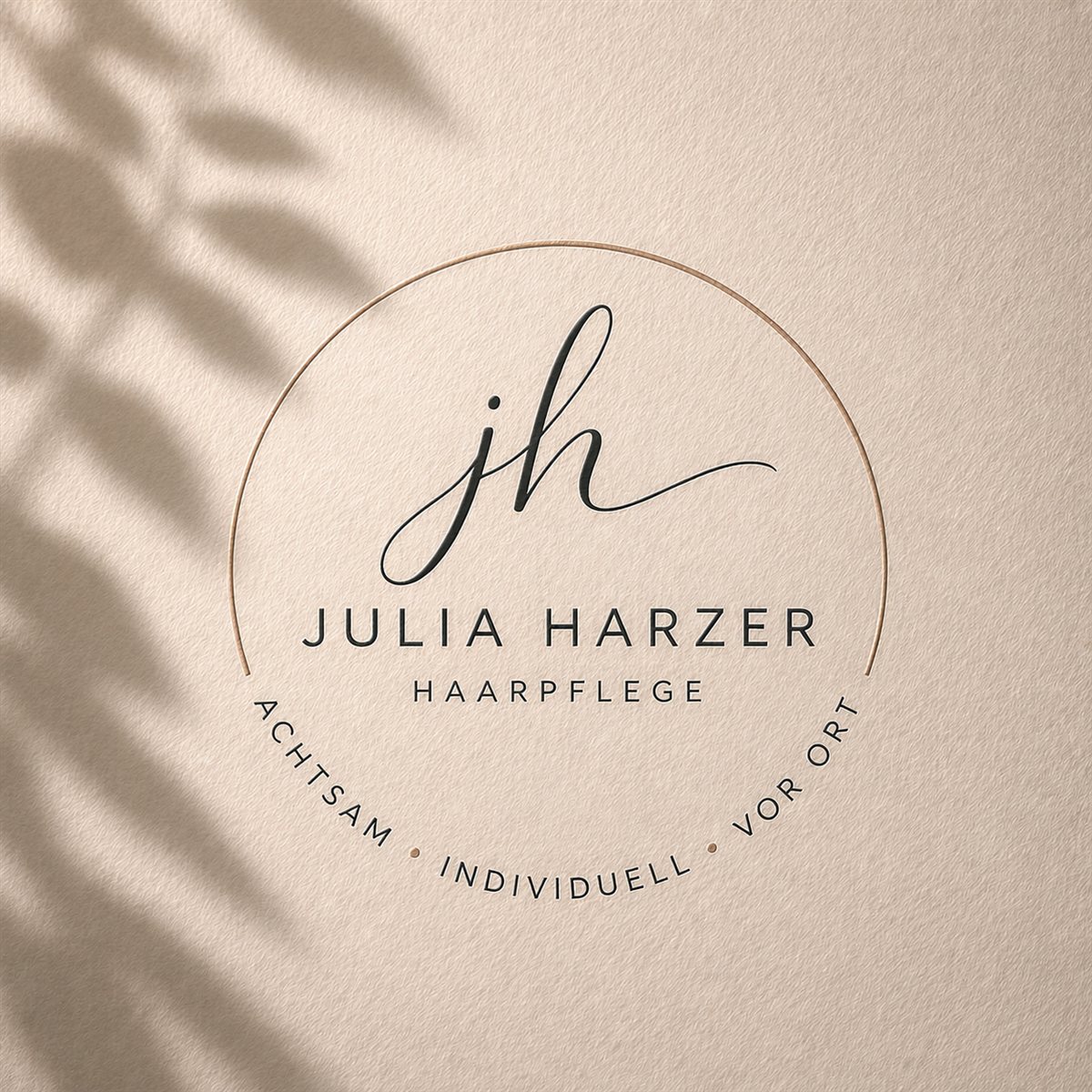 Logo Julia Harzer Haarpflege — Achtsam, Individuell, Vor Ort