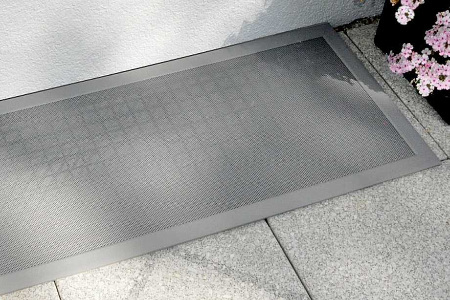 Lichtschachtabdeckung aus Edelstahlgitter